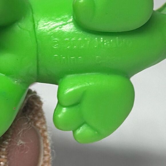 Lot of 7 Misc Mini Figurines Littlest Pet Shop Disney Sofia Shopkins Zuru - Picture 7 of 14